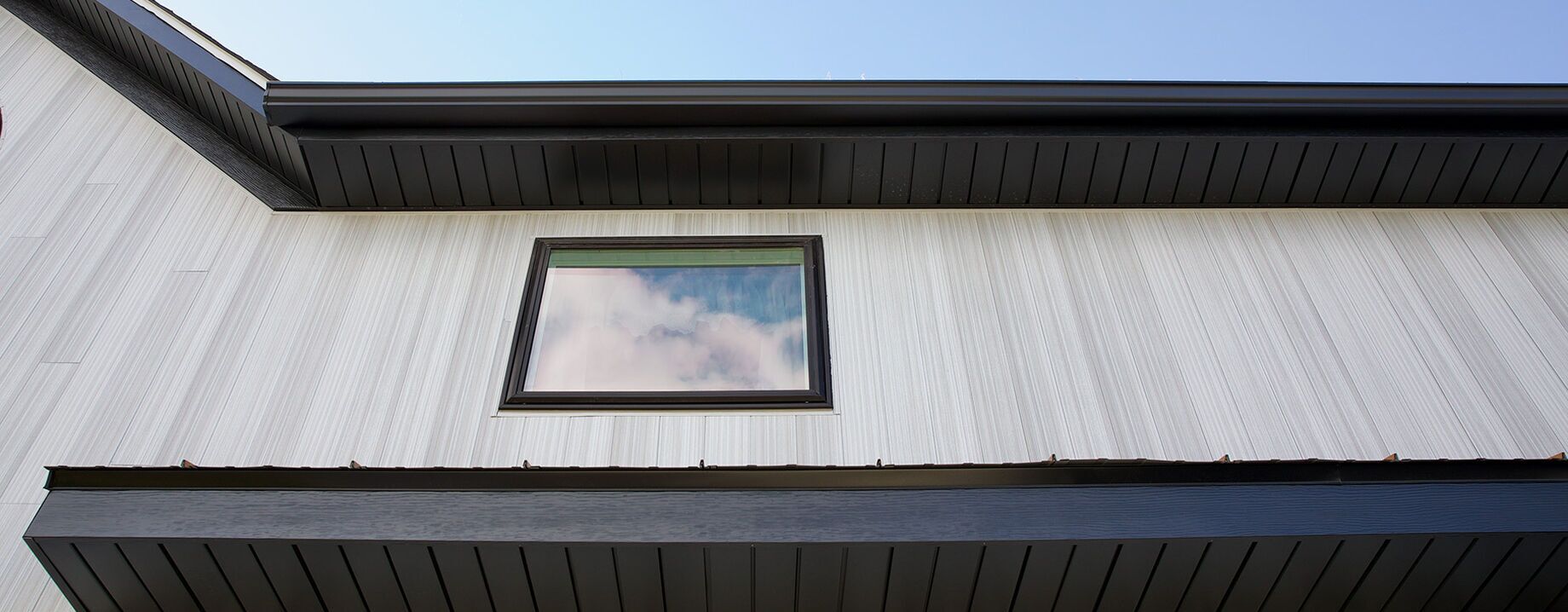 Exploring Soffit Materials: Comparing Steel, Aluminum, Vinyl, Fiber Cement, and Wood Composite