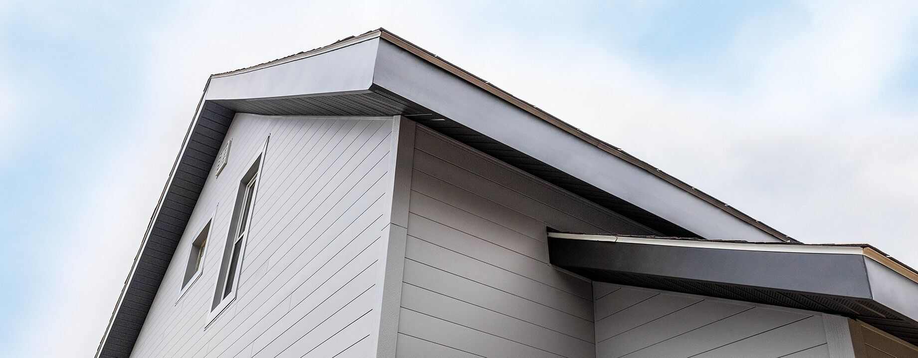 Pre-Engineered Fascia vs. On-Site Trim Coil: Choosing Quality and Efficiency